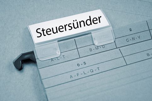 Foto: Akte mit Aufschrift Steuersünder